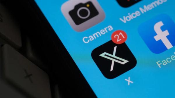 السلطات تجبر "إيلون ماسك" على إزالة شعار "إكس"